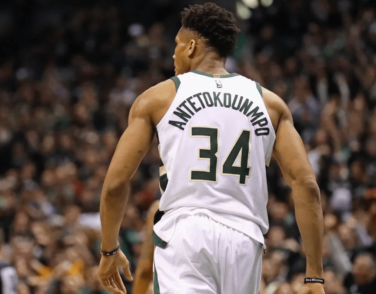 埃贝尔：我们认为穆西亚拉在明年1月份能百分之百投入比赛（埃贝尔：预计穆西亚拉明年一月将完全投入比赛）