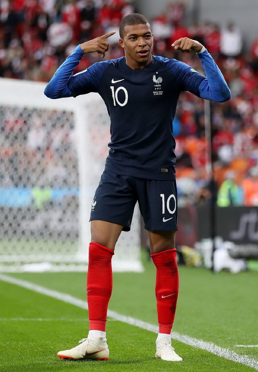 曼晚：多古和达洛特撑不起来曼联左路，俱乐部冬窗可能有动作（曼晚：多古、达洛特难撑曼联左路，冬窗或将有所动作）