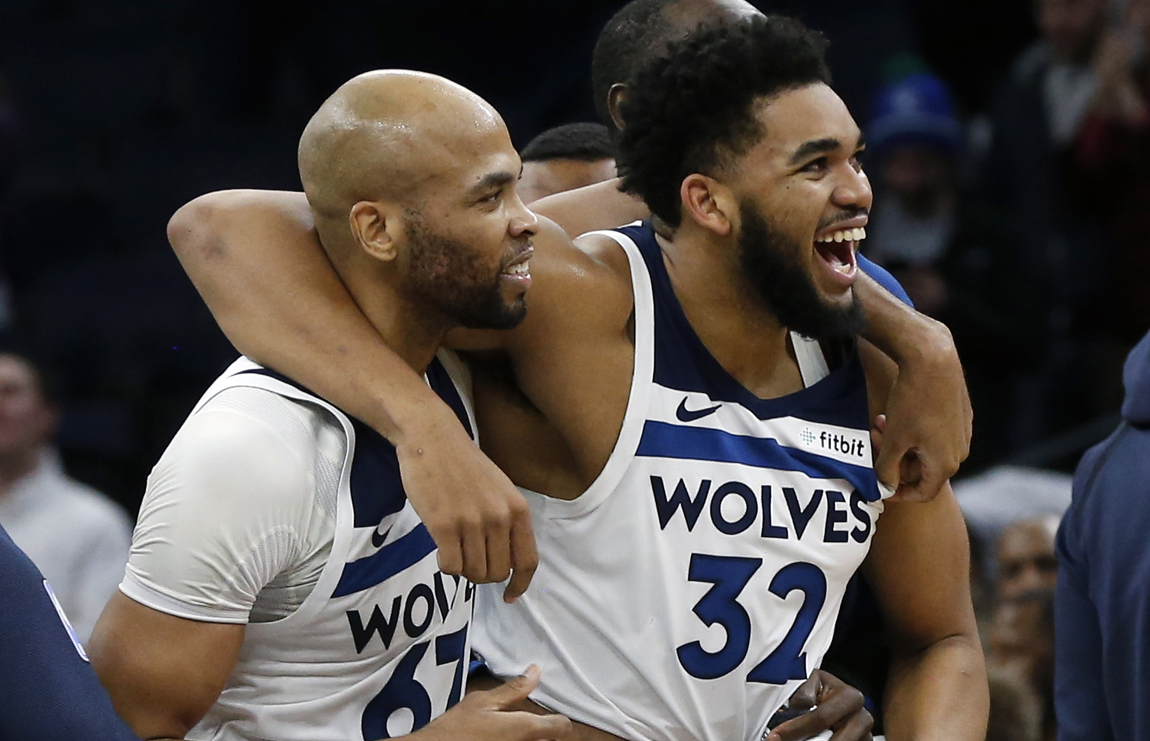 拜仁莱万梅开二度战胜门兴（莱万梅开二度助拜仁力克门兴）