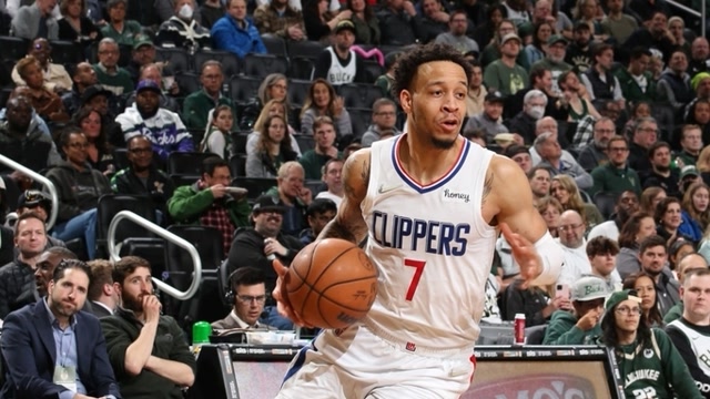 前锋单刀破门，决绝果断引喝彩（前锋单刀冷静终结，果敢一击引全场喝彩）