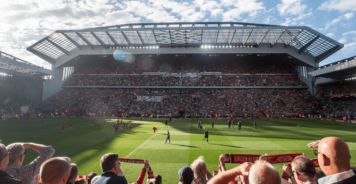 赢你3球，维尼修斯连续比出手势“1.2.3”回应毕巴球迷嘲讽（3球大胜后，维尼修斯连比“1-2-3”手势回击毕巴球迷嘲讽）