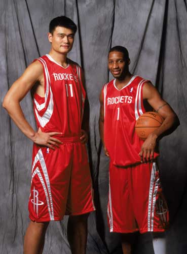 拜仁官方：穆西亚拉今天完成了部分单独训练（拜仁通报：穆西亚拉今日进行部分个人训练）