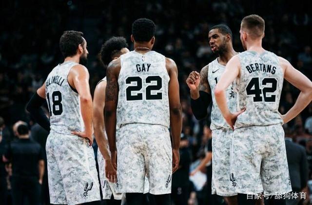 特雷·杨再创辉煌，超远三分弹无虚发（特雷·杨再度爆发，超远三分百发百中）