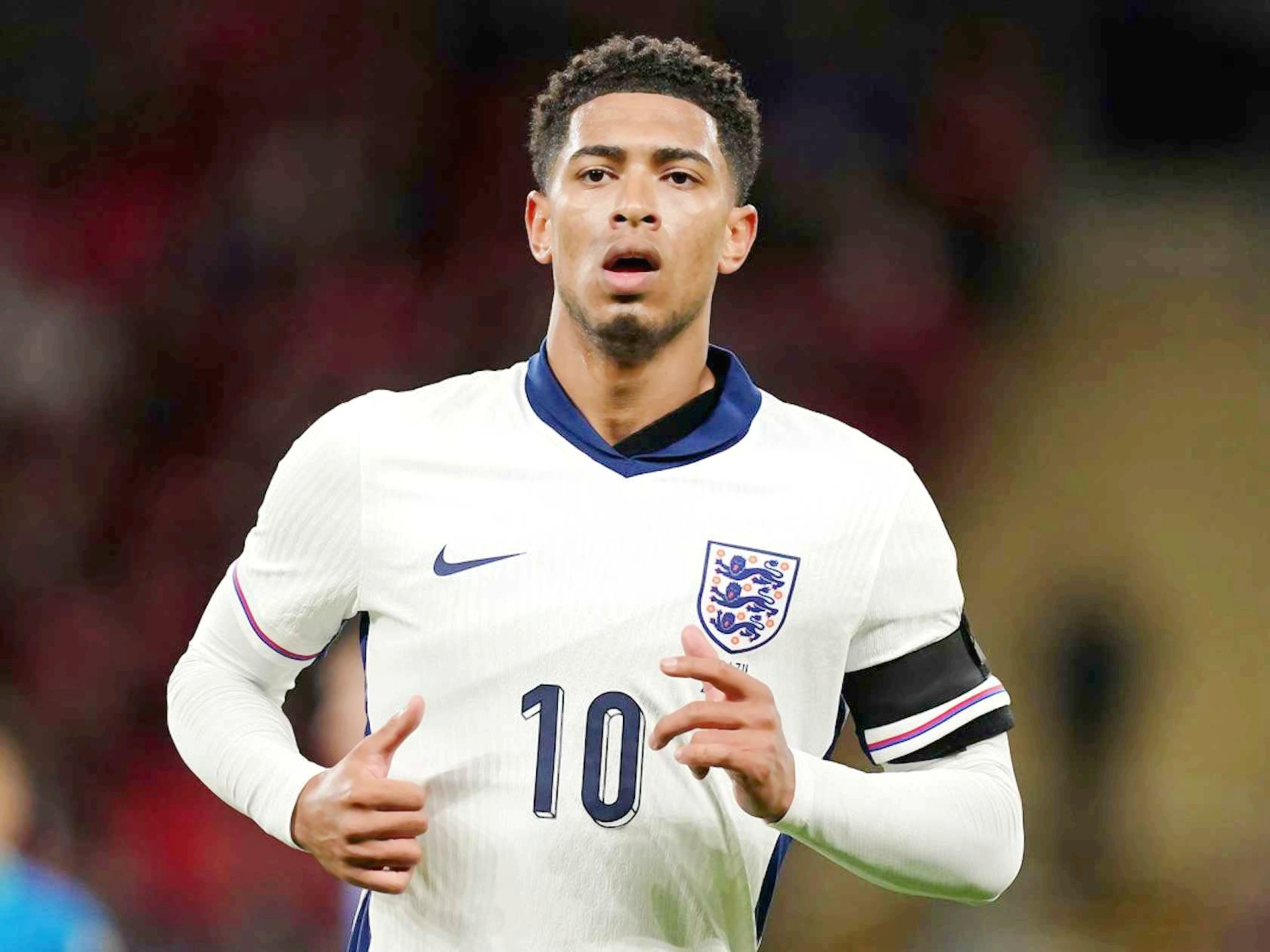 六台嘉宾：阿隆索输曼城就下课，皇马还没官宣是担心欧冠惨败（六台评论：若输曼城阿隆索恐遭下课，皇马迟未官宣因忧欧冠惨败）