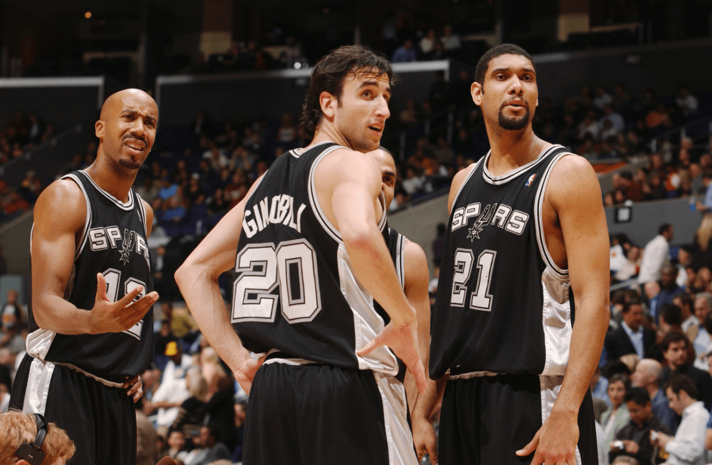 本赛季巴雷特出战时猛龙胜率70.6%，缺席时仅33.3%（巴雷特在阵时猛龙本季胜率70.6%，缺阵仅33.3%）