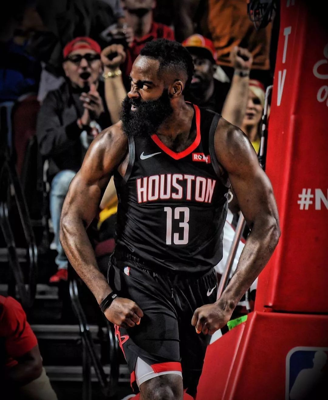 状态良好！湖人虽落败，但是詹姆斯三项数据全场最佳（虽败犹荣：湖人惜败，詹姆斯三项数据领跑全场）