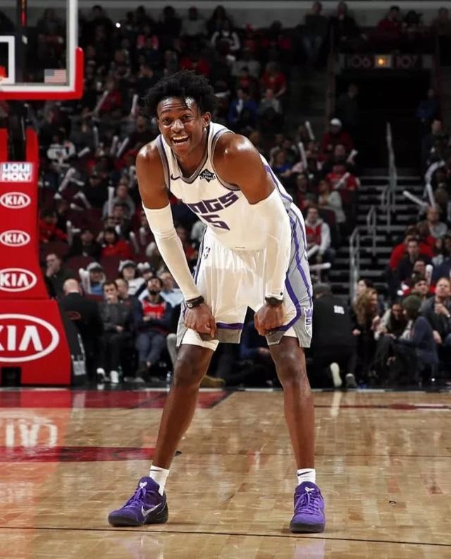 八段锦第二式左右开弓似射雕动作分解，手把手教学（八段锦第二式左右开弓似射雕详解：动作拆解与手把手教学）