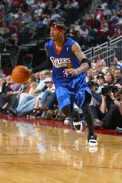 皇马队史第五次西甲主场有两人被罚下，上一次是20年前（皇马时隔20年再现西甲主场两人被罚下，队史第5次）