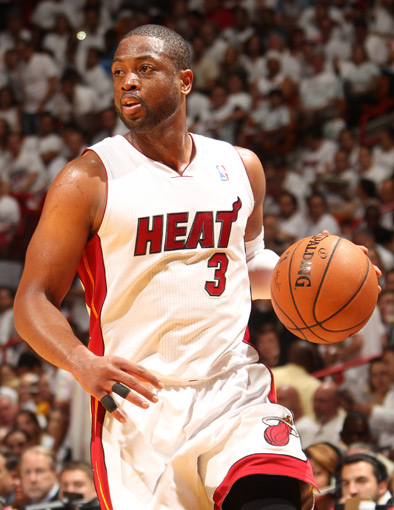 美记：狄龙情绪失控，詹姆斯等到了偷走比赛的时刻（美媒：狄龙情绪失衡，詹姆斯在关键时刻接管比赛）