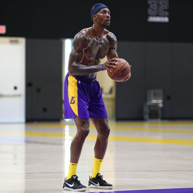 这是谁叫的暂停？福建暂停回来浙江前场换紧逼 福建发球违例失误（暂停归来风云突变：浙江前场紧逼，福建发球违例成失误）