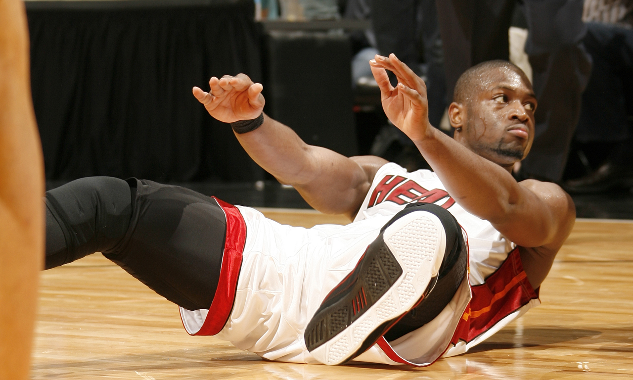 审视防守端表现，球队需提高容错率（反思防守端表现，球队亟需提升容错能力）