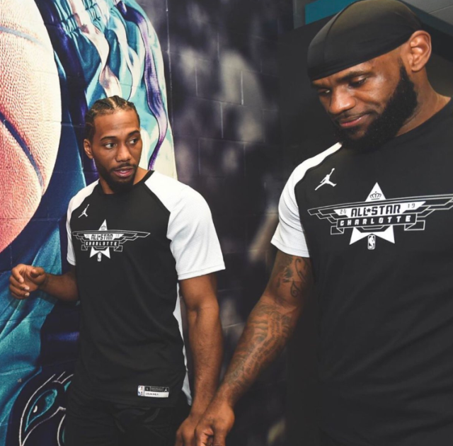 太阳战雷霆伤病报告：布克出战成疑，哈尔滕施泰因等因伤缺席（太阳VS雷霆伤情更新：布克出战存疑，哈尔滕施泰因等人因伤缺阵）