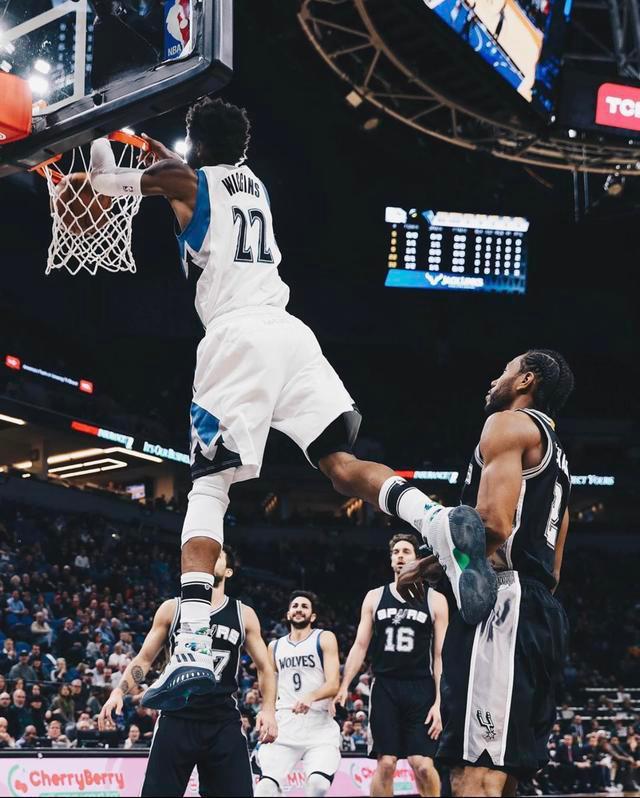 这球可惜了！杨瀚森跟进篮下未获队友传球打破得分荒（错失良机！杨瀚森篮下跟进未获传球，未能终结得分荒）