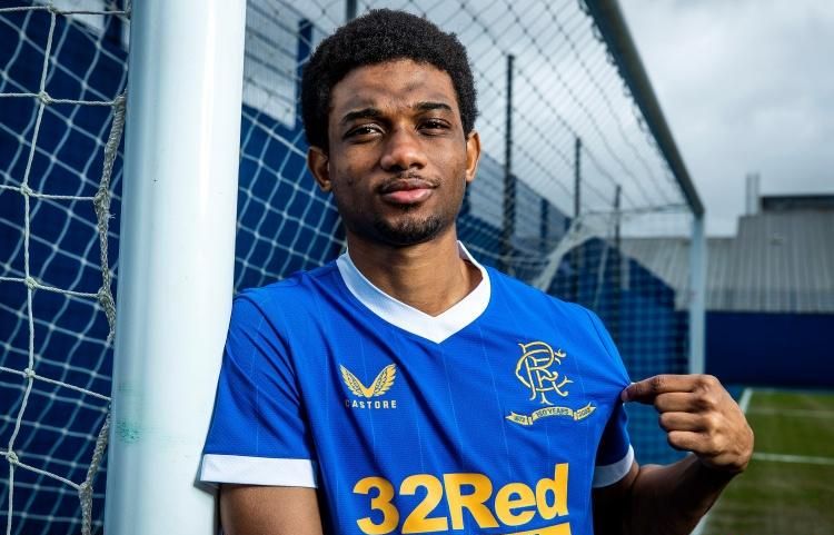 欧冠：巴黎客场2-1逆转曼联（欧冠：巴黎客场2-1翻盘曼联）