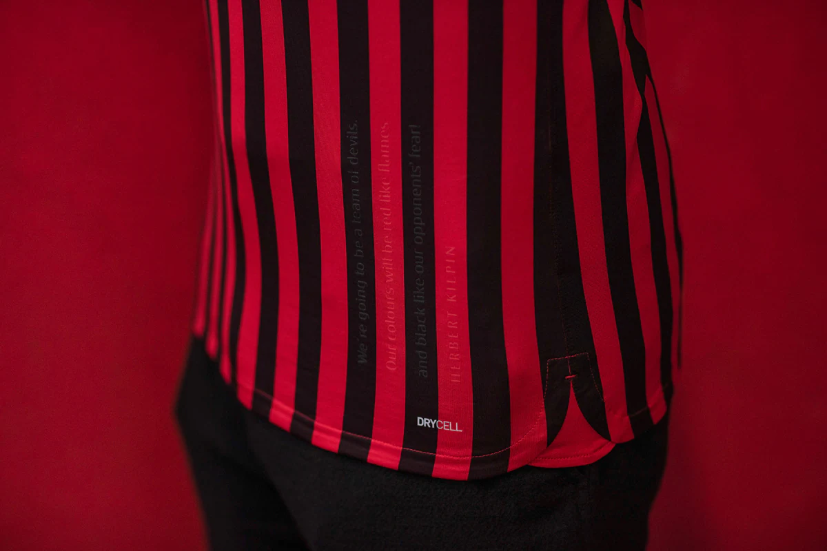 合理吗？宁波官方回应＂看电竞＂：是球员毛巾不小心碰到了屏幕（宁波回应“看电竞”质疑：球员毛巾误触屏幕，这解释站得住脚吗？）