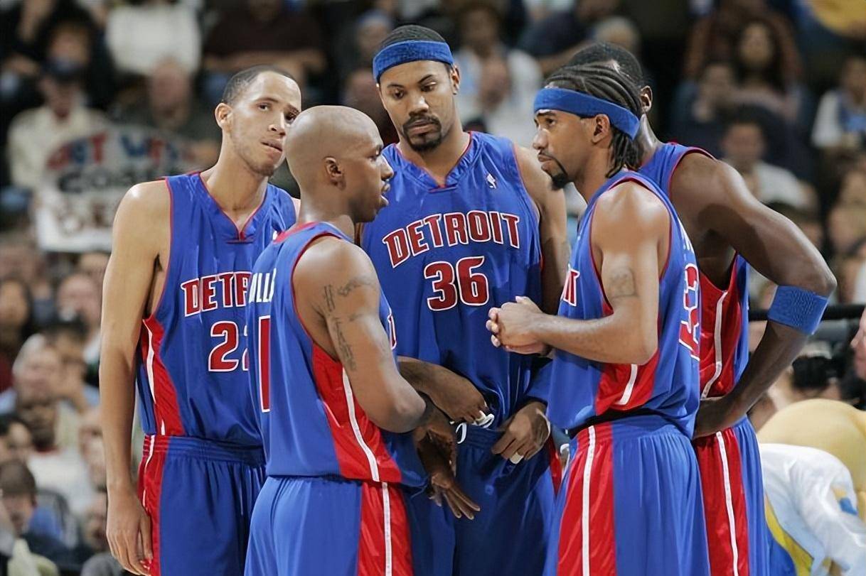 荷甲前瞻：乌德勒支主帅充满信心，埃因霍温多人缺席（荷甲前瞻：乌德勒支主帅信心十足，埃因霍温多名球员缺阵）