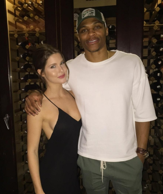 中距离投篮精准，得分效率高（中投稳定命中，得分效率出众）