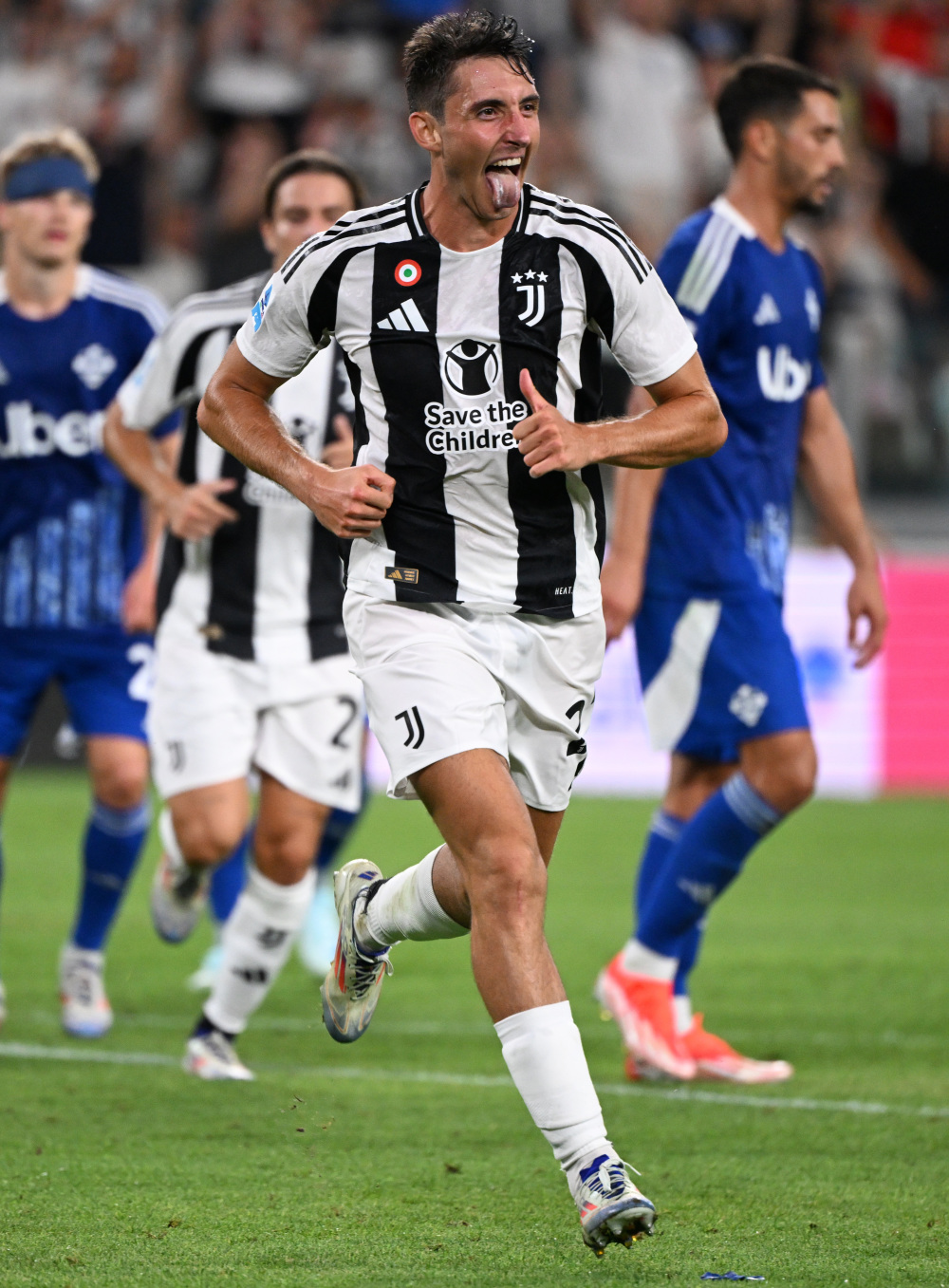 随着南特1-4昂热,法甲最新积分榜出炉：榜首球队出人意料（南特1-4负于昂热，法甲积分榜更新：领头羊令人意外）