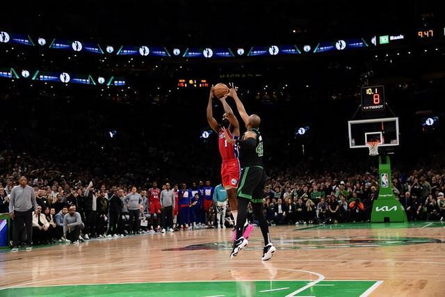 美记：特雷·杨在场时球队防守全联盟最差 他出战8场球队仅两胜（美媒：特雷·杨登场期间球队防守联盟垫底 出战8场仅取2胜）