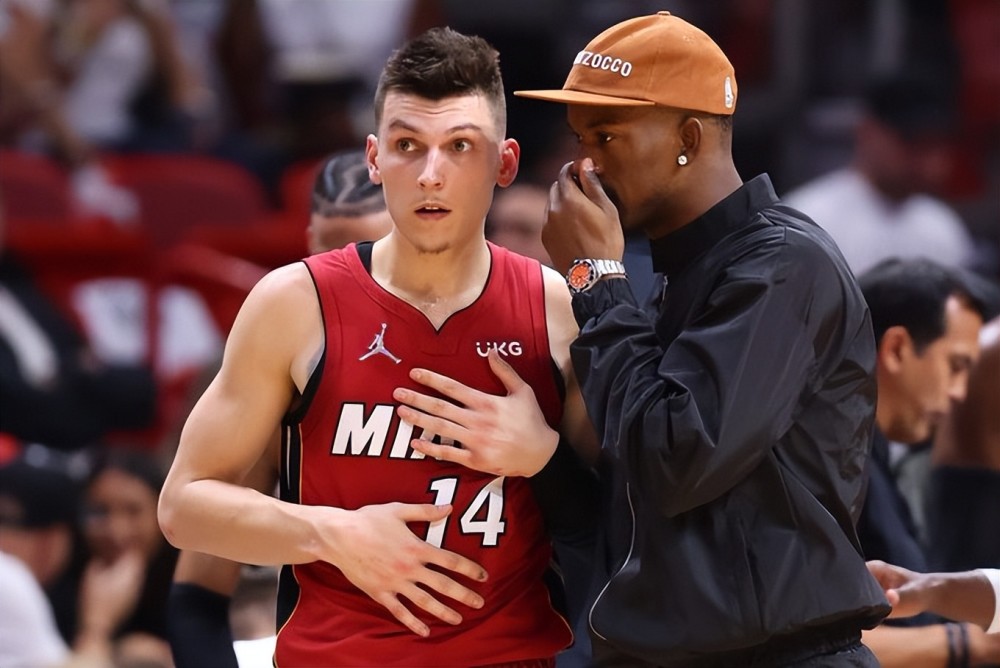 孔蒂：球迷应忽略球队的谣言；欧洲裁判比意甲好？我不聊这个（孔蒂：请球迷无视有关球队的流言；欧洲裁判是否优于意甲？对此不予置评）